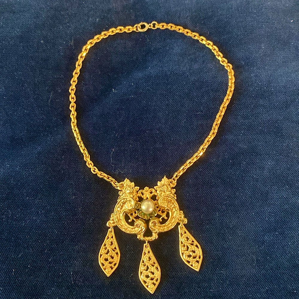 Vintage Baroque Style Gold-toned Faux Pearl 15” Necklace Heavy Gold-toned Chain